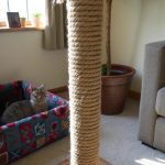 diy cat toys Homemade scratching post from rope